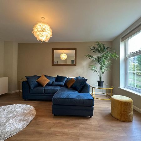 Chieveley Mews By Sarrochic Villa Sunningdale Eksteriør bilde