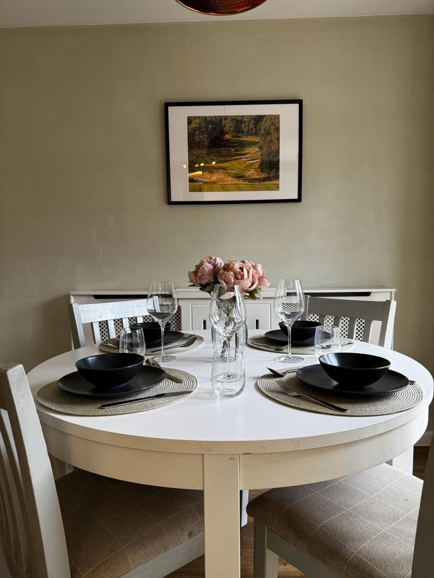 Chieveley Mews By Sarrochic Villa Sunningdale Eksteriør bilde