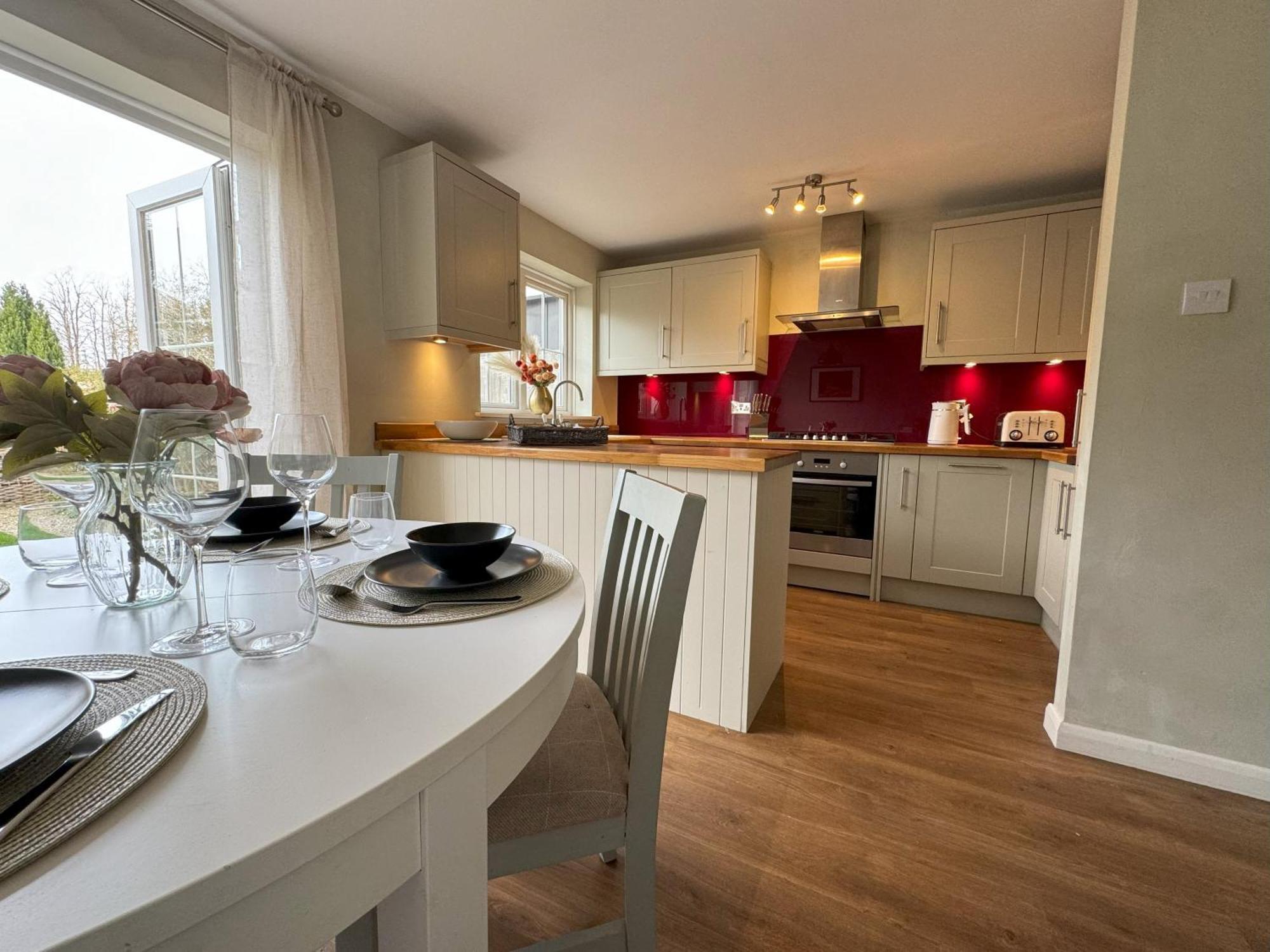 Chieveley Mews By Sarrochic Villa Sunningdale Eksteriør bilde