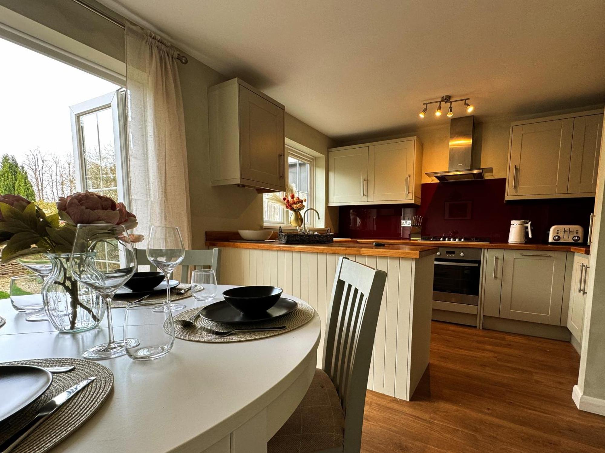 Chieveley Mews By Sarrochic Villa Sunningdale Eksteriør bilde